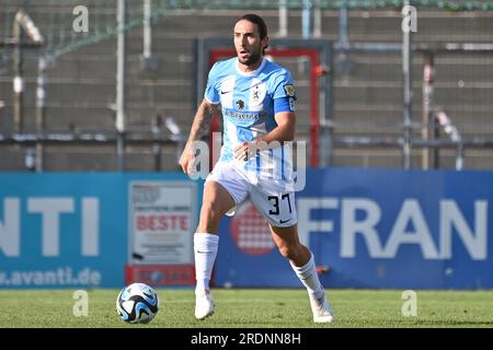 Marlon Frey (TSV München 1860), Action, Einzelaktion, Einzelbild, Ausschnitt, Ganzkörperschuss, Ganzfigur 1. FC Nürnberg - TSV München 1860 Fußball. Blitz-Turnier im Alpenbauer Sportpark Unterhaching am 22. Juli 2023. ? Stockfoto