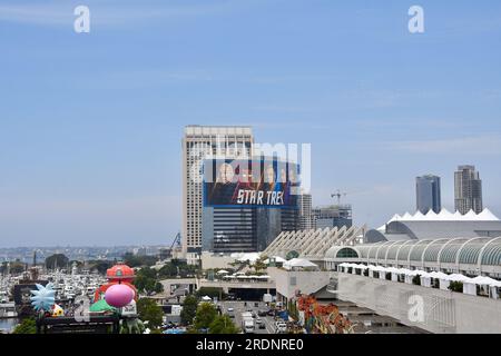 Lokale Gebäude werden für die Comic-Con International San Diego umgebaut, die am 3. Tag am 22. Juli 2023 aufgenommen wurde. Stockfoto