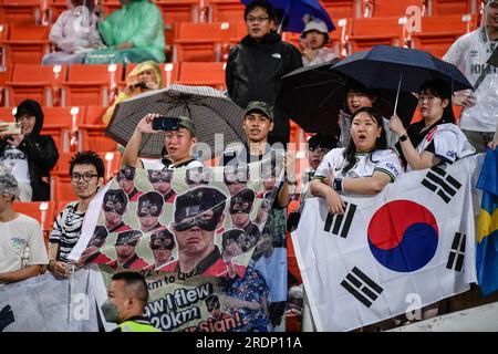 Bangkok, Thailand. 22. Juli 2023. Fans von Tottenham Hotspur trainieren während des Vorsaison-Spiels gegen Leicester City im Rajamangala Stadium. (Foto: Amphol Thongmueangluang/SOPA Images/Sipa USA) Guthaben: SIPA USA/Alamy Live News Stockfoto