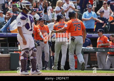 Juli 19 2023 Houston Right Fielder Chas McCormick (6) trifft während des Spiels mit Houston Astros und Colorado Rockies im Coors Field in Denver Co. Einen Homer David Seelig/Cal Sport Medi Stockfoto
