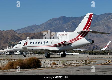 Palm Springs, Kalifornien, USA. 10. Juli 2022. Ein Dassault Aviation Mystere Falcon 50, der auf dem Flughafen in Palm Springs fährt. (Kreditbild: © Ian L. SITREN/ZUMA Press Wire) NUR REDAKTIONELLE VERWENDUNG! Nicht für den kommerziellen GEBRAUCH! Stockfoto