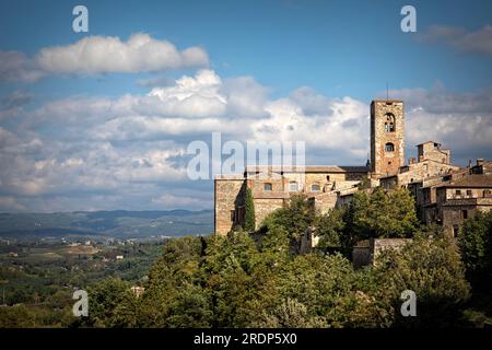 Colle di Val d'Elsa, lokal einfach als Colle bekannt, steht auf dem ältesten Teil eines Hügels, wenige Kilometer von San Gimignano und Monteriggioni entfernt. Stockfoto