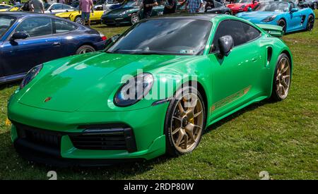 Ein Porsche 911 aus dem Jahr 2022 wird auf einer Automesse in Pittsburgh, Pennsylvania, USA, ausgestellt Stockfoto