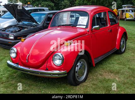 Ein Volkswagen Super Beetle aus dem Jahr 1972 auf einer Autoausstellung in Pittsburgh, Pennsylvania, USA Stockfoto