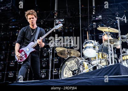 Mailand, Italien. 22. Juli 2023. Das englische Rock Duo ROYAL BLOOD tritt live auf der Bühne im Stadio San Siro auf und eröffnet die Show von Muse. Kredit: Rodolfo Sassano/Alamy Live News Stockfoto