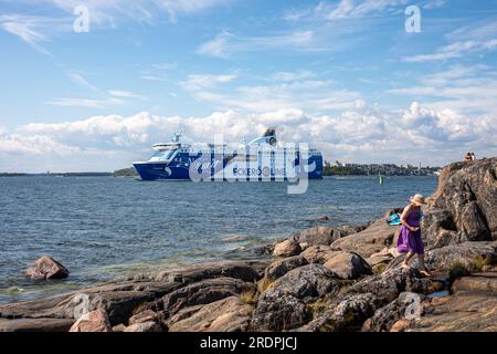 Kreuzfahrtfähre M/S Finlandia von Eckerö Line Reederei, die auf dem Kurs zwischen Pihlajasaari und Lauttasaari in Helsinki, Finnland verkehrt Stockfoto