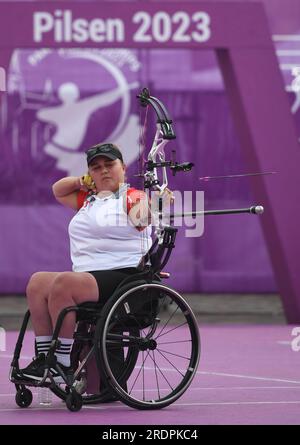 Pilsen, Tschechische Republik. 22. Juli 2023. Oznur Cure von T¨¹rkiye tritt beim Finale der Compound Women Open auf der 2023. Weltbogenschießen-Parameisterschaft in Pilsen, Tschechische Republik, am 22. Juli 2023 an. Kredit: He Canling/Xinhua/Alamy Live News Stockfoto