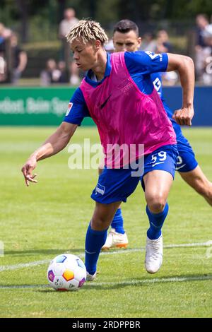 Berlin, Deutschland. 22. Juli 2023. Fußball: 2. Bundesliga, Hertha BSC, Saisoneröffnungszeremonie, Olympiagelände. Derry Scherhant von Hertha BSC spielt den Ball. Kredit: Andreas Gora/dpa/Alamy Live News Stockfoto