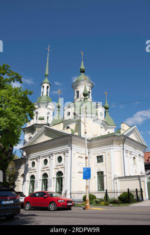 St. Katharinenkirche, eine russisch-orthodoxe Kirche mit einem Nadelspitzen-Turm in Pärnu, Estland Stockfoto