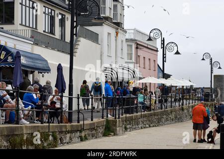 Street Life on the Coast Lyme Regis Dorset England, großbritannien Stockfoto