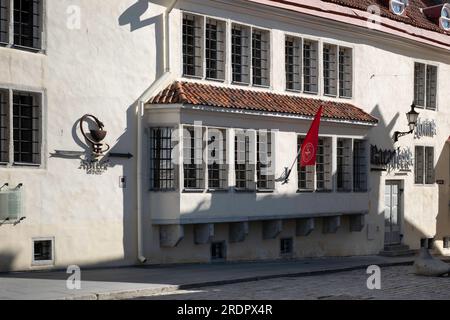 Tallinn Rathaus Apotheke Raeapteek ist die älteste Apotheke in Europa und seit Anfang des 15. Jahrhunderts noch in Betrieb Stockfoto