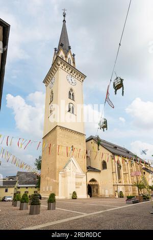 Villach, Österreich. Juli 18 2023. Außenansicht des St. Jakob Kirche im Stadtzentrum Stockfoto