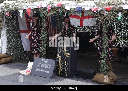 Die Ronnies treten 1940er Tag in Bridgnorth bei der Severn Valley Railway auf. Stockfoto