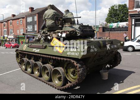 Ein Rückblick auf einen amerikanischen Hellcat Tank aus dem Zweiten Weltkrieg, der hier während der Fahrt auf der Straße der Kidderminster Station während der Severn Valley Railway zu sehen war Stockfoto