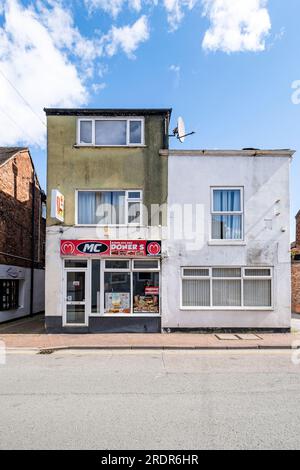 MC Doner's Kebab Takeaway mit Apartments im Stadtzentrum von Middlewich Cheshire UK Stockfoto