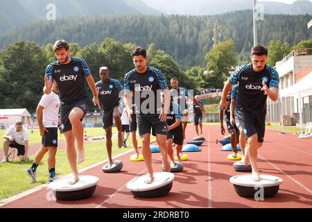 Dimaro, Neapel, Italien. 23. Juli 2023. Khvicha Kvaratskhelia aus Neapel Giovanni Simeone aus Neapel Eljif Elmas aus Neapel während eines Trainingslagers in der Vorsaison, Dimaro Italien (Bild: © Ciro De Luca/ZUMA Press Wire) NUR REDAKTIONELLE VERWENDUNG! Nicht für den kommerziellen GEBRAUCH! Stockfoto