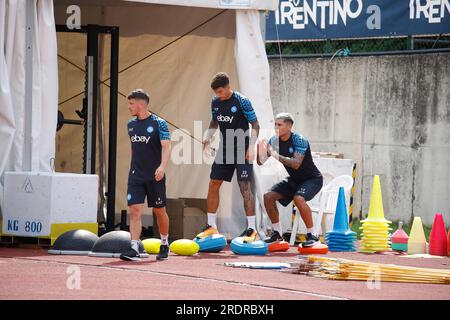 Dimaro, Neapel, Italien. 23. Juli 2023. Diego Demme aus Neapel Giovanni Di Lorenzo aus Neapel Mathias Olivera aus Neapel während eines Trainingscamps in der Vorsaison, Dimaro Italien (Kreditbild: © Ciro De Luca/ZUMA Press Wire) NUR REDAKTIONELLE VERWENDUNG! Nicht für den kommerziellen GEBRAUCH! Stockfoto