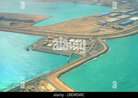 Hafen- und Lagerhauszone in Bahrain - Luftaufnahme. Stockfoto