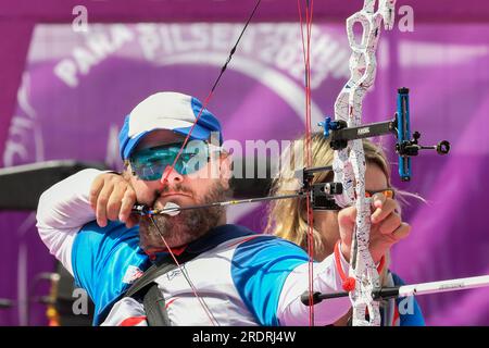 Pilsen, Tschechische Republik. 23. Juli 2023. David Drahoninsky aus der Tschechischen Republik tritt am 23. Juli 2023 beim Mixed-Team-W1-Wettbewerb bei der World Archery para Championships in Pilsen (Tschechische Republik) an. Kredit: Miroslav Chaloupka/CTK Photo/Alamy Live News Stockfoto