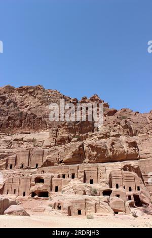 Petra - Straße der Fassaden - monumentale nabatäische Gräber auf einer südlichen Klippe, die hinter dem Schatzamt liegt, umfassen einige hochrangige Beamte der Stadt oder Prinzen Stockfoto