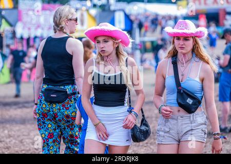 Henham Park, Suffolk, Großbritannien. 23. Juli 2023. Nicht jeder genießt den Morgen - das Latitude Festival 2023, Henham Park. Kredit: Guy Bell/Alamy Live News Stockfoto