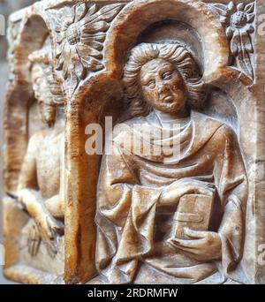 Jordi de Déu, detalle del retablo de San Lorenzo, en la iglesia de Santa Coloma de Queralt en el año 1386. AUTOR: JORDI DE DEU (S. XIV). Stockfoto