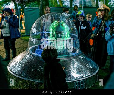 21. Juli 2023, Liverpool, Vereinigtes Königreich: 21. Juli 2023 , Macclesfield UK : ..Aliens Land at the Bluedot Festival , Jodrell Bank Observatory, Cheshire UK. (Kreditbild: © Andy von Pip/ZUMA Press Wire) NUR REDAKTIONELLE VERWENDUNG! Nicht für den kommerziellen GEBRAUCH! Stockfoto