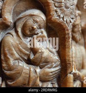 Jordi de Déu, detalle del retablo de San Lorenzo, en la iglesia de Santa Coloma de Queralt en el año 1386. AUTOR: JORDI DE DEU (S. XIV). Stockfoto