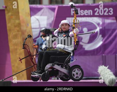 Pilsen, Tschechische Republik. 23. Juli 2023. Chen Minyi aus China tritt beim Bronzefinale der Frauen W1 (REC/COMP) bei der 2023. Parameisterschaft im Bogenschießen in Pilsen, Tschechische Republik, am 23. Juli 2023 an. Kredit: He Canling/Xinhua/Alamy Live News Stockfoto