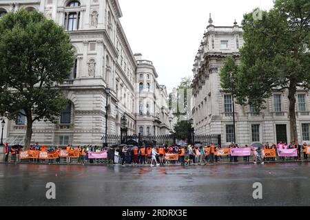 STOPPEN SIE EINFACH DEN PROTEST GEGEN ÖL UND TIERE IN DER DOWNING STREET IN LONDON AM 22ND. JULI 2023 Stockfoto