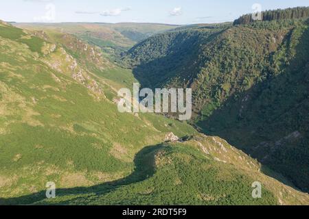 Das Pysgotwr Fawr-Tal in Mid-Wales aus der Vogelperspektive Stockfoto
