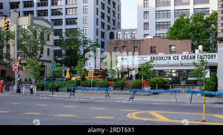 Brooklyn Ice Cream Factory Gebäude im Brooklyn Bridge Park, einem Park auf der Brooklyn-Seite des East River in New York City Stockfoto