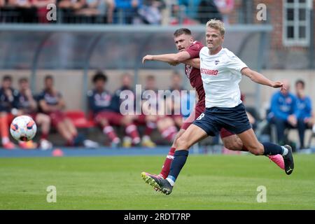 Kopenhagen, Dänemark. 22., Juli 2023. Tim Prica (11) von Aalborg BK und Emil Christensen (28) von B.23 während des Spiels der NordicBet Liga zwischen B.9 und Aalborg BK im Osterbro Stadion in Kopenhagen. (Foto: Gonzales Photo - Christian Midtgaard). Stockfoto