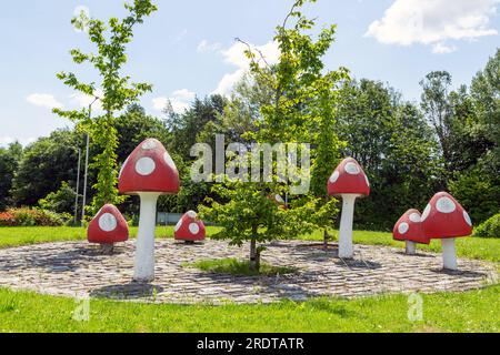 Pilze moderner Kunst in einem Kreisverkehr in Glenrothes Fife Scotland. Stockfoto