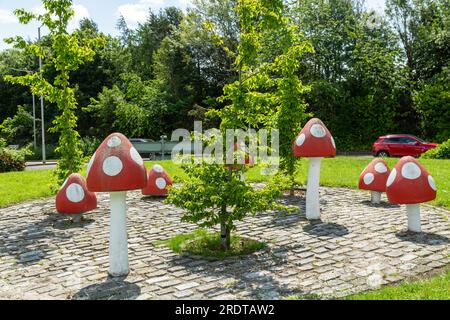 Pilze moderner Kunst in einem Kreisverkehr in Glenrothes Fife Scotland. Stockfoto