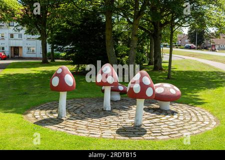 Pilze moderner Kunst in einem Kreisverkehr in Glenrothes Fife Scotland. Stockfoto