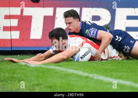 Leeds, Großbritannien. 23. Juli 2023. Louis Senior (23) von Hull Kingston Rover gewinnt einen Versuch. Halbfinale des Challenge Cup, Hull Kingston Rover gegen Wigan Warriors im Headingley Stadium, Leeds, UK Kredit: Dean Williams/Alamy Live News Stockfoto