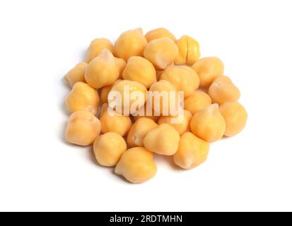 Kichererbse oder Kichererbse oder Bengalgramm, Chhana, Chana, Garbanzo oder Garbanzo-Bohne oder ägyptische Erbse. Isoliert auf weißem Hintergrund. Stockfoto