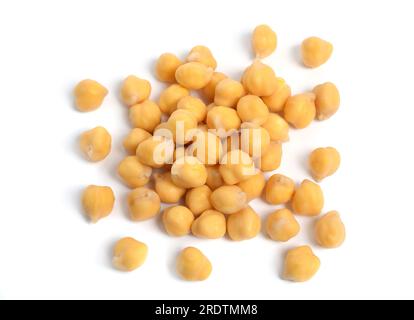 Kichererbse oder Kichererbse oder Bengalgramm, Chhana, Chana, Garbanzo oder Garbanzo-Bohne oder ägyptische Erbse. Isoliert auf weißem Hintergrund. Stockfoto
