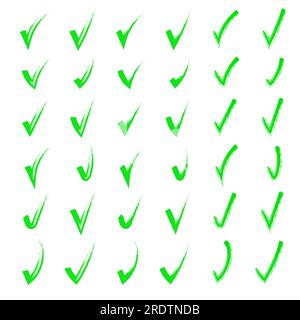 Von Hand gezogene Auswahlmarken Set-Kollektion mit Pinsel. Sammlung von Handwurzelkreuzmarken. Grüner Zeichenstift Skizzen isoliert auf weißem Hintergrund Stock Vektor