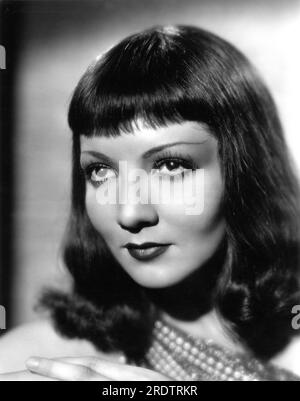 CLAUDETTE COLBERT Portrait als Kaiserin Poppaea im ZEICHEN DES KREUZES 1932 Regisseur CECIL B. DeMille Kostümdesign Mitchell Leisen Paramount Pictures Stockfoto