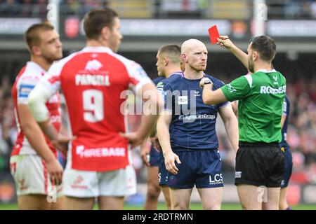 Leeds, Großbritannien. 23. Juli 2023. Joe Shorrocks von Wigan Warriors ist weggeschickt worden. Halbfinale des Challenge Cup, Hull Kingston Rover gegen Wigan Warriors im Headingley Stadium, Leeds, UK Kredit: Dean Williams/Alamy Live News Stockfoto