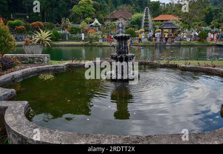 Tirta Gangga ist ein ehemaliger königlicher Palast im Osten Balis, Indonesien, benannt nach dem heiligen Ganges im Hinduismus. Stockfoto