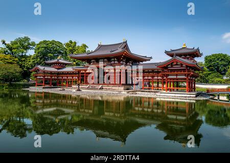 Byodo-in Tempel mit Teich in Uji, Kyoto, Japan Stockfoto