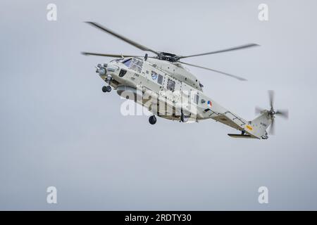 Royal Netherlands Air Force - NHIndustries NH90, Ankunft in RAF Fairford für die Royal International Air Tattoo 2023. Stockfoto