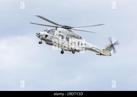 Royal Netherlands Air Force - NHIndustries NH90, Ankunft in RAF Fairford für die Royal International Air Tattoo 2023. Stockfoto