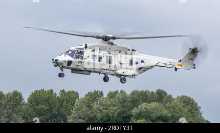 Royal Netherlands Air Force - NHIndustries NH90, Ankunft in RAF Fairford für die Royal International Air Tattoo 2023. Stockfoto