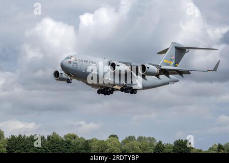 Boeing C-17A Globemaster III, Ankunft in RAF Fairford für die Royal International Air Tattoo 2023. Stockfoto