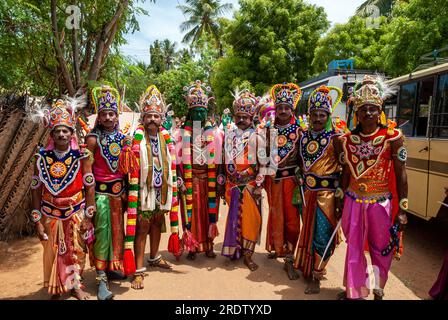 Das Bild der als verschiedene hinduistische Götter verkleideten Menschen beim Dasara Dussera Dusera Festival im Kulasai Kulasekharapatnam bei Tiruchendur, Tamil Nadu, Süden Stockfoto
