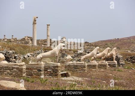 Löwenstatuen von der Terrasse der Löwen auf der Kykladen-Insel Delos-Griechenland Stockfoto